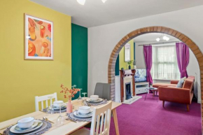 Beautiful 2 bedroom house Free Parking, Aylesbury, Adrenham st